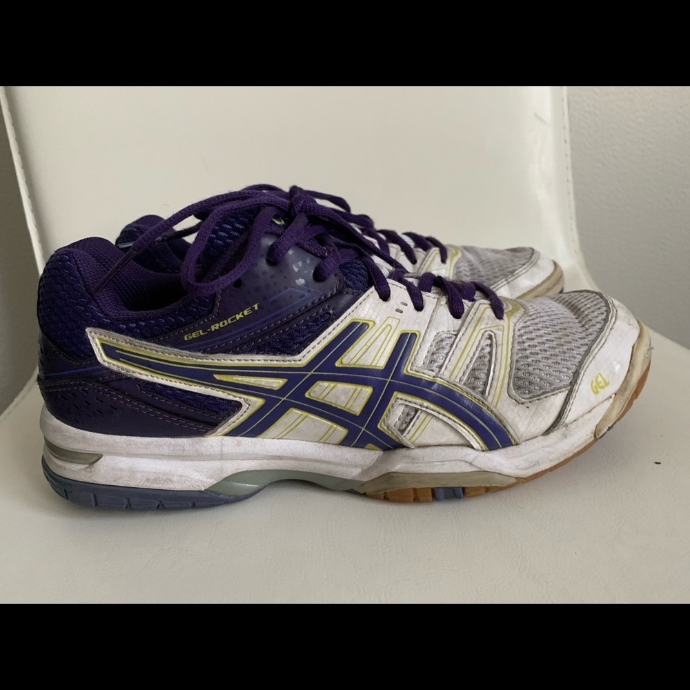 Shoes - Picture 3 of 8